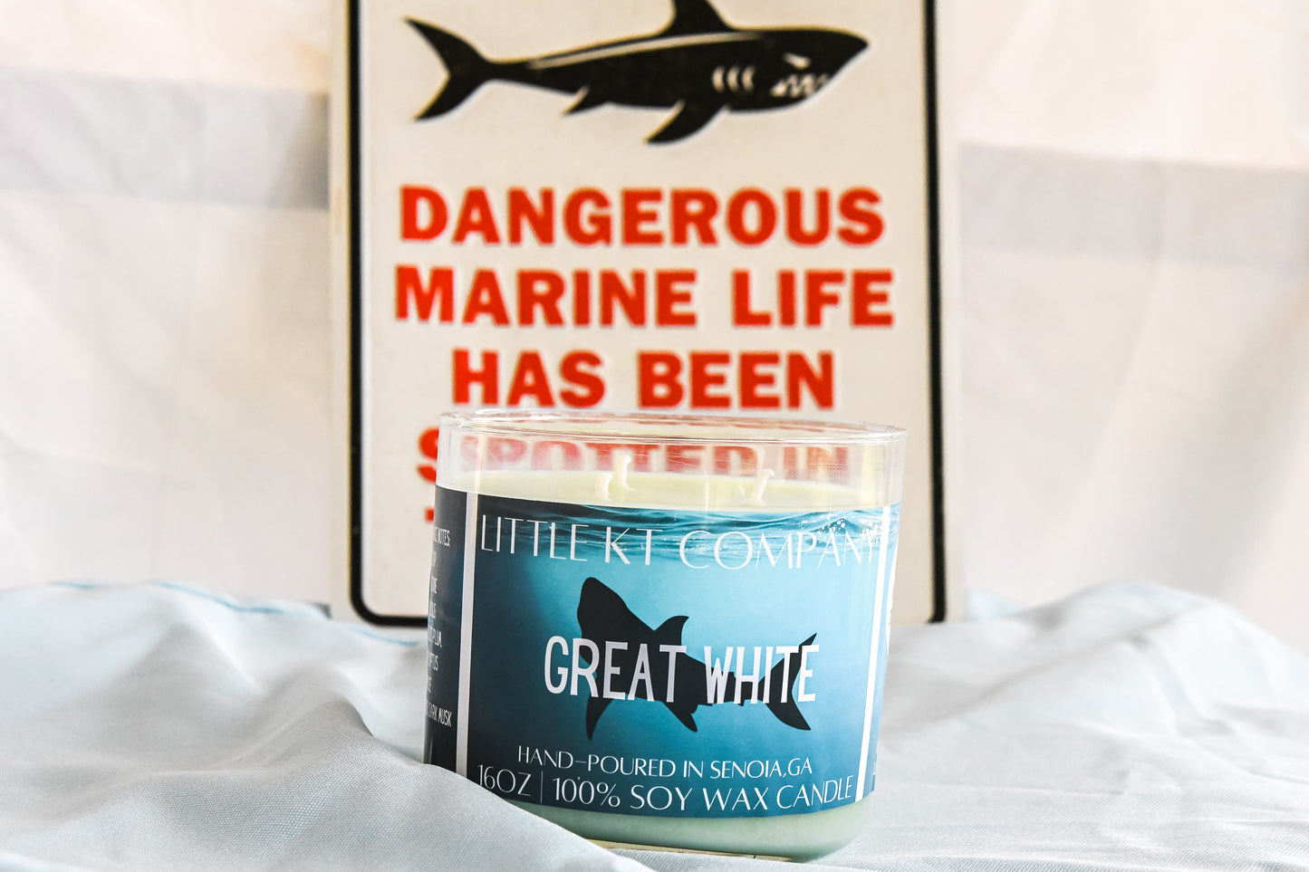 Great White Candle – Ocean Breeze & Sandalwood 🌊🦈 - Little KT Company